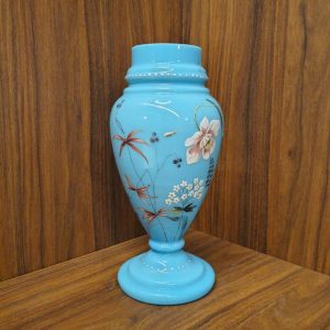 Vaso em opalina com pintura floral manual